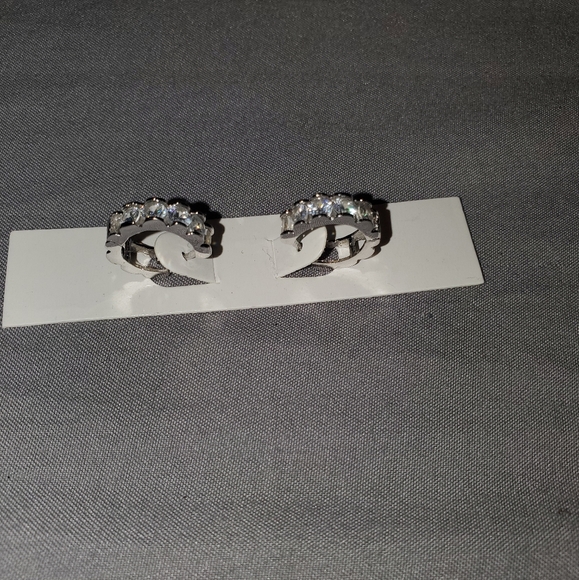 Earrings - Picture 2 of 7